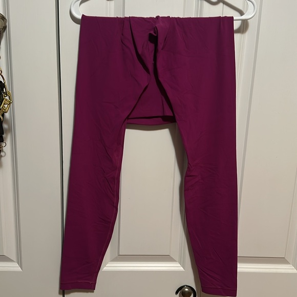 LULULEMON HIGH RISE ALIGN 28” -rare colour - Picture 2 of 4